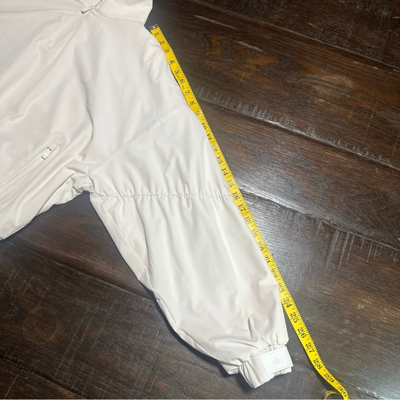 ALO Yoga Elevation Coverup 1/4 Zip Crop Fleece drawcord Hem Ivory No Tag Small? - Picture 9 of 11